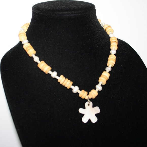 Vintage Jewelry - Wood pearl and MOP statement necklace 18"
